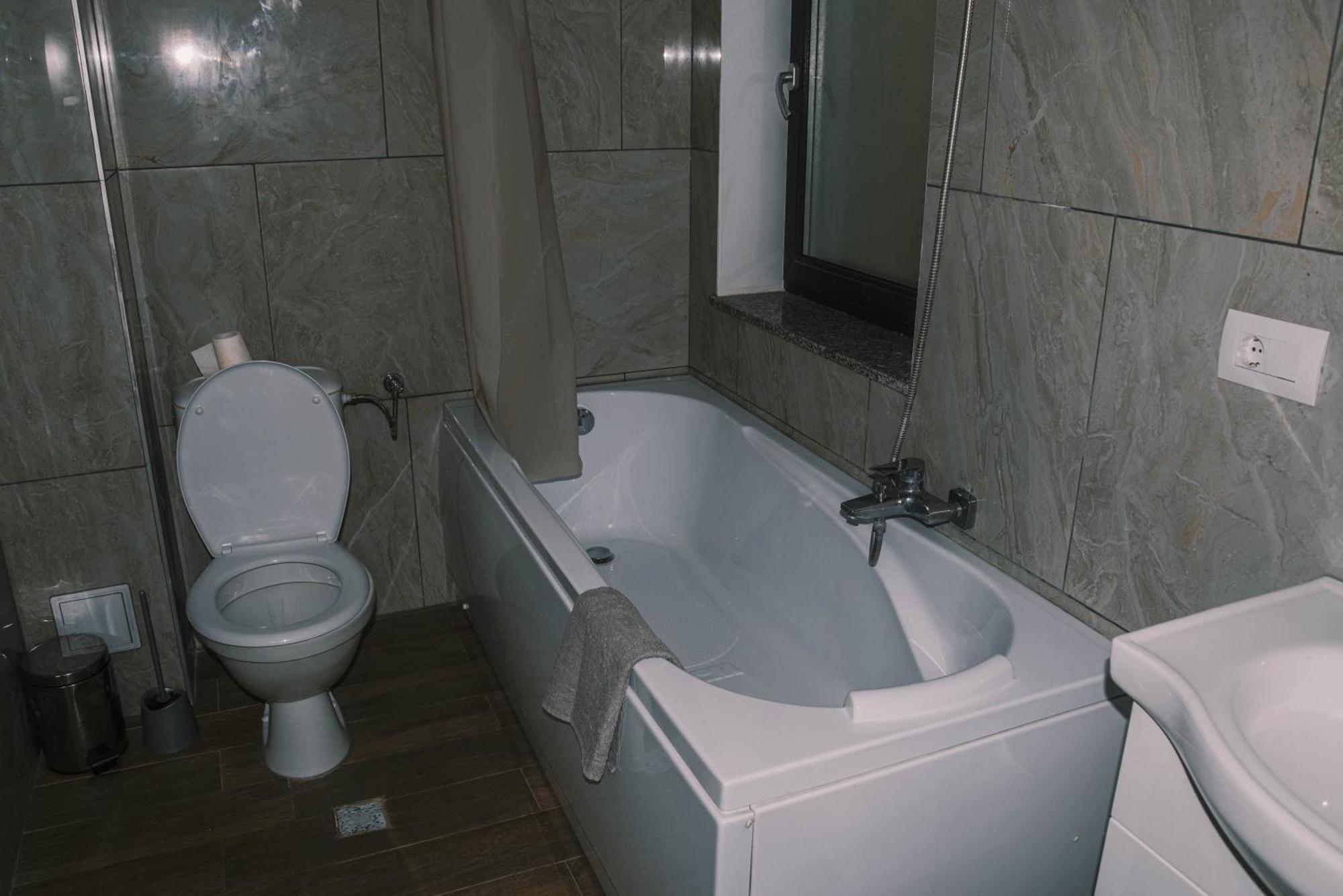 Buhay Osanu Bed & Breakfast Satu Mare Ngoại thất bức ảnh